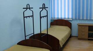 Хостелы Сова Гатчина Кровать в общем номере с 2 кроватями-1